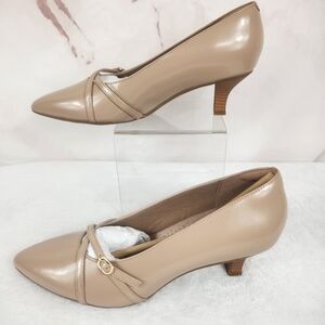 NIB Clarks Women's Kepley Star Beige Leather Pumps